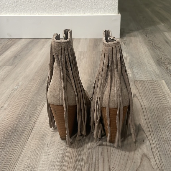 Carlos by Carlos Santana Driftwood Beige Mika Western Wedge Boot w/Fringes - Picture 4 of 5